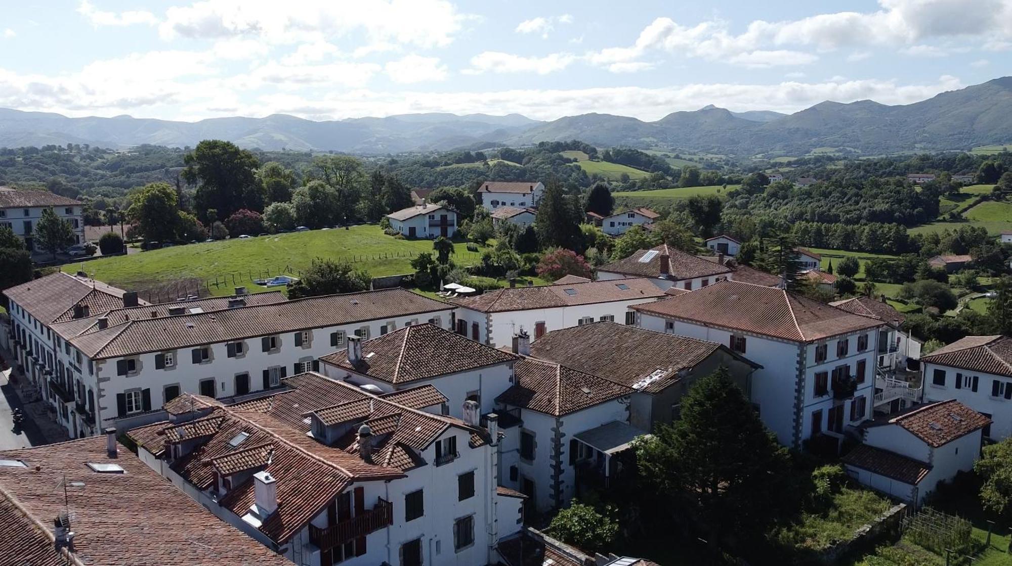 Hotel Lastiry Sare Bagian luar foto